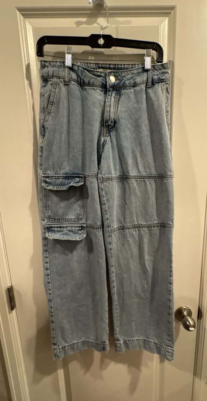 Forever 21 Cargo Jeans Size 25 Light Wash Denim Wide Leg
